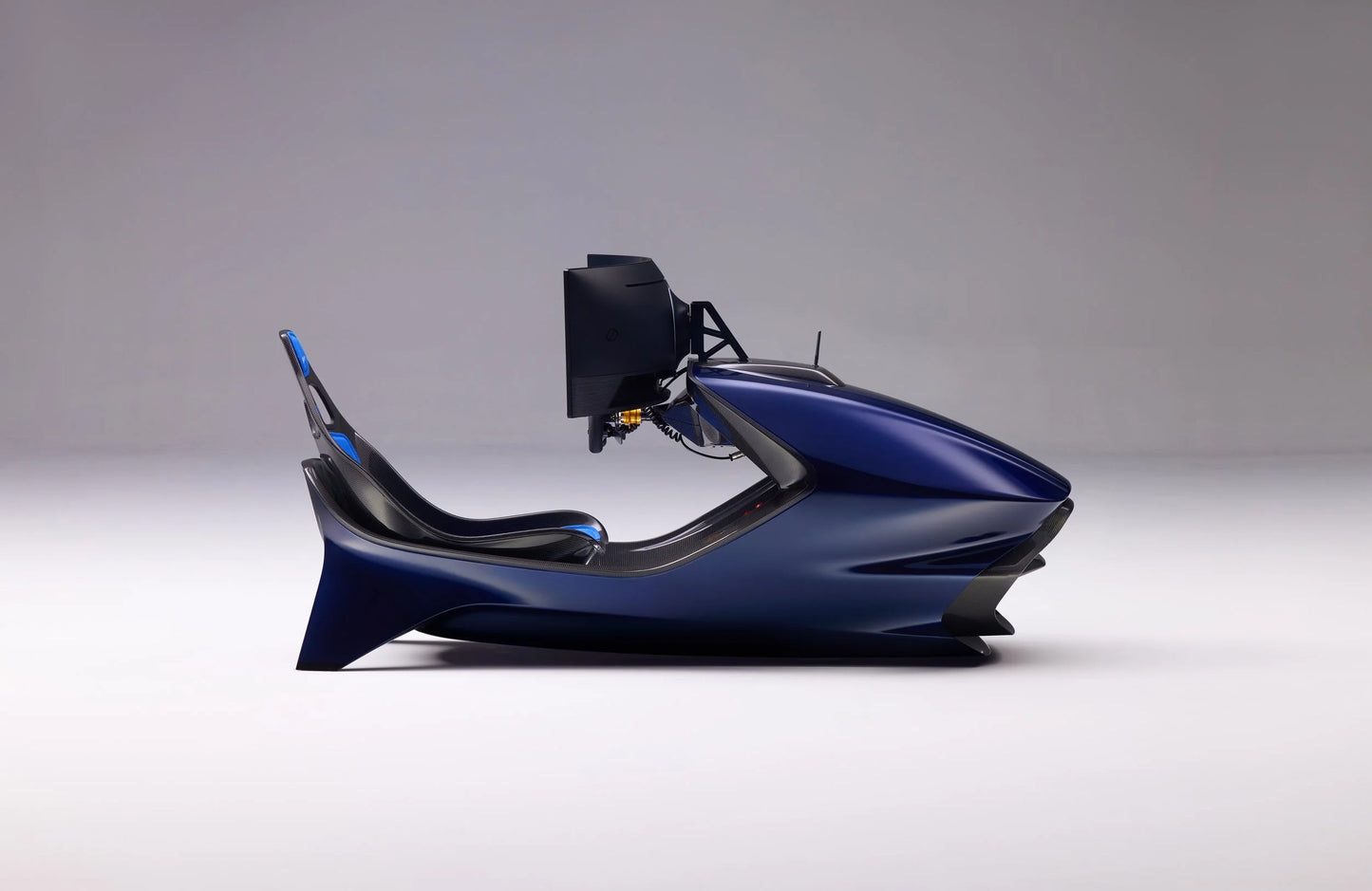 Aston Martin and Curv Racing Simulators [</strong><em>present the AMR-C01-R]</em>