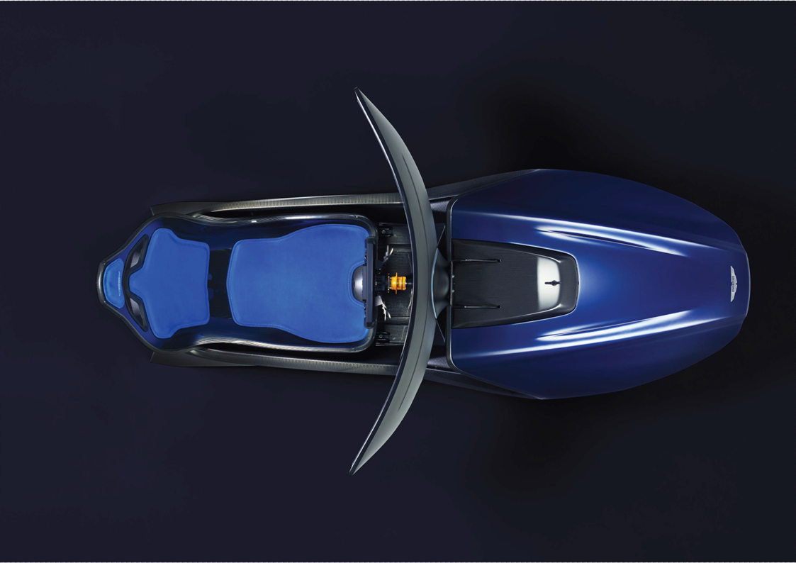 Aston Martin and Curv Racing Simulators [</strong><em>present the AMR-C01-R]</em>